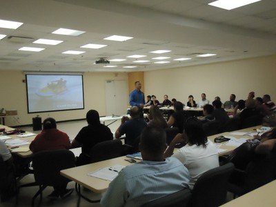 OFRECIENDO EL CURSO DE NAVEGACIÓN